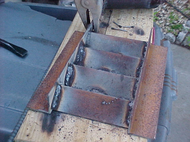 bottom welds on ingot mold